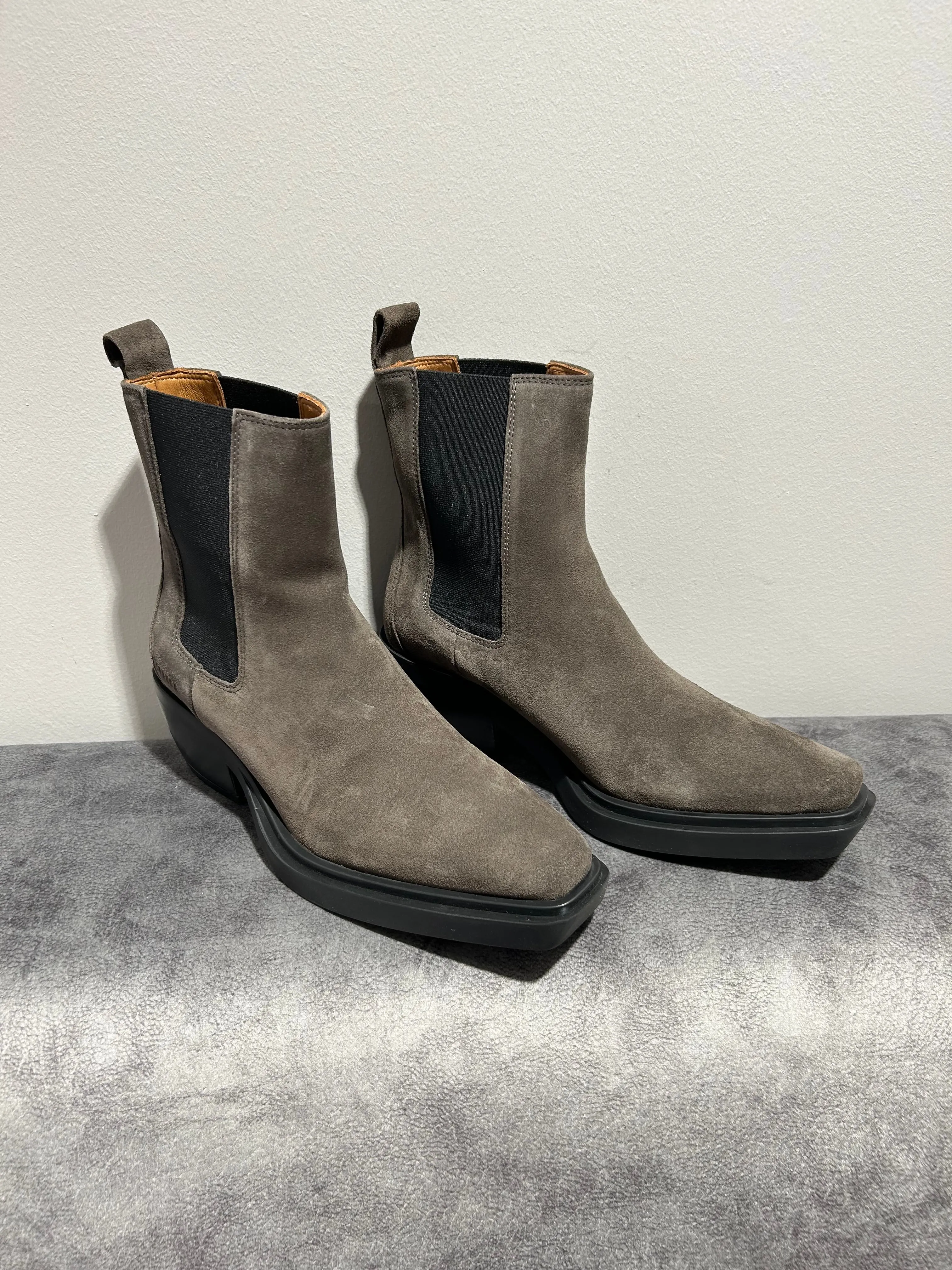 COPENHAGEN Grey Suede Boots