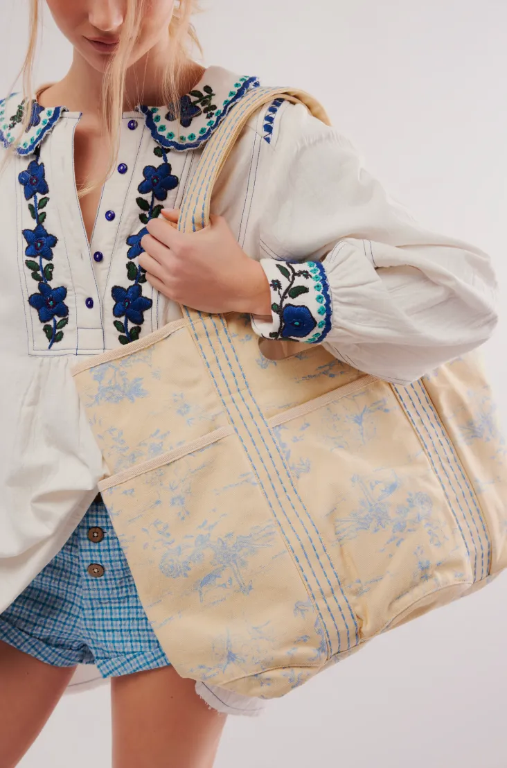 FREE PEOPLE PRINTED CARAVAN TOTE IN TOILLE